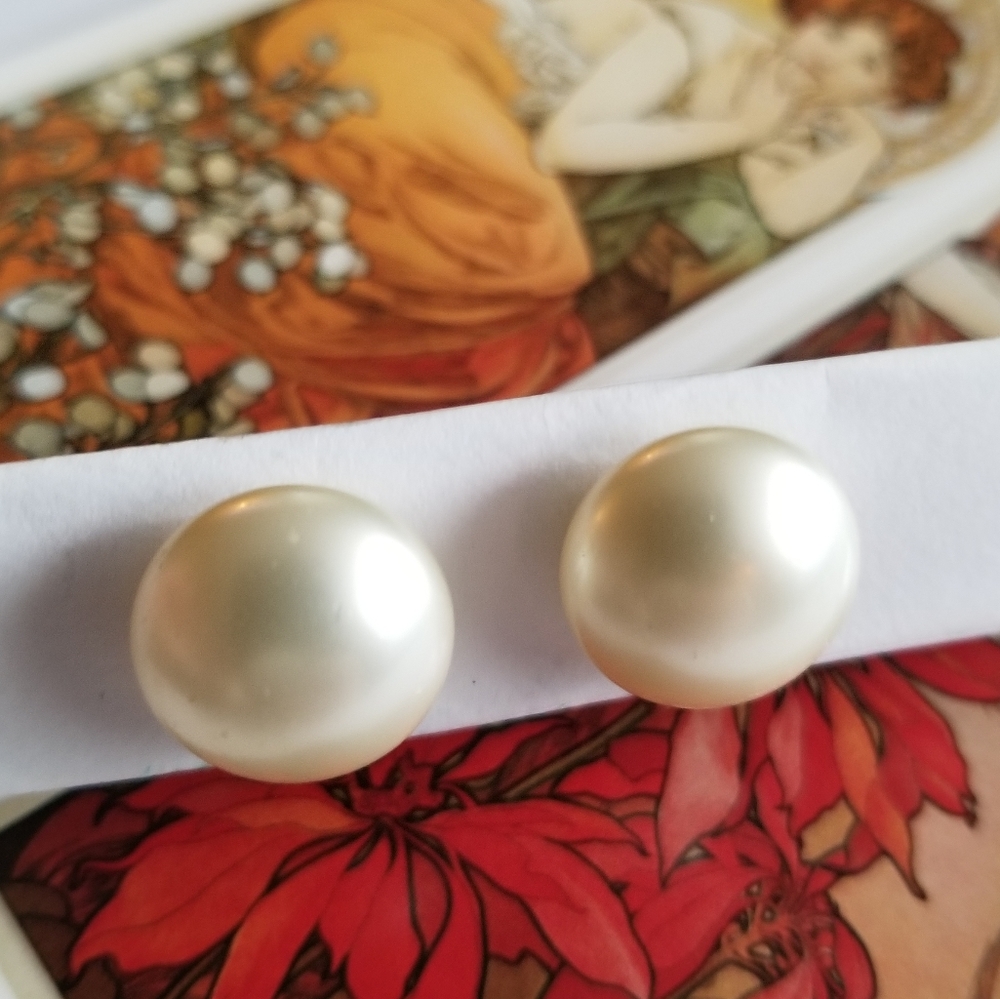Vintage Crown Trifari earrings faux pearl clipon clip back classic pearlcore